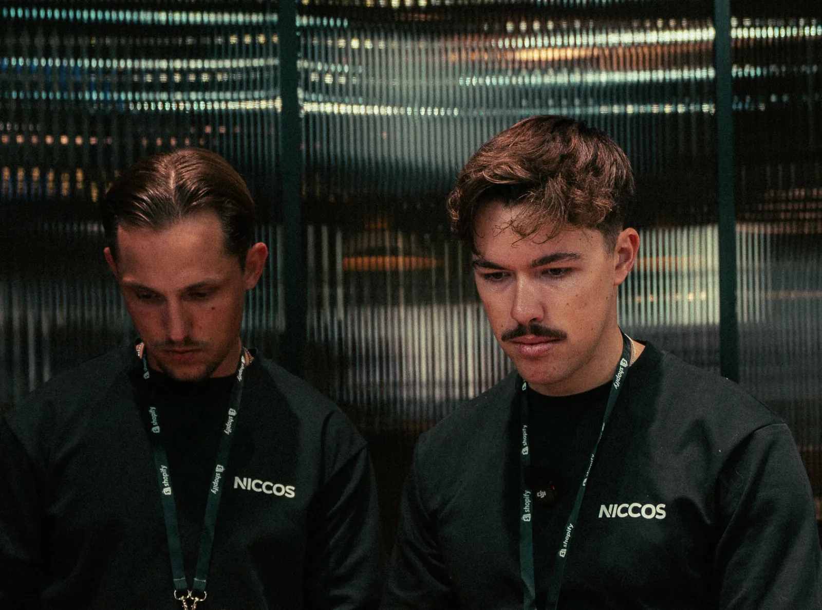 NICCOS Team bei der Arbeit an einem Shopify-Projekt